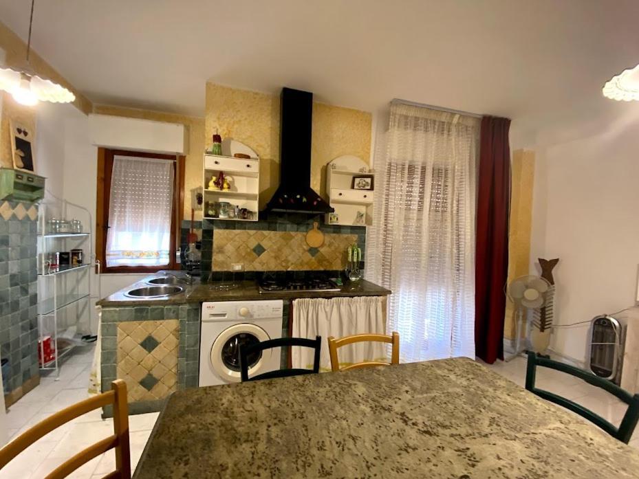 Casa Vacanze Margherita Porto Torres Exterior foto